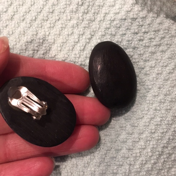 Vintage mid-century wooden clip on earrings​ - Picture 3 of 4